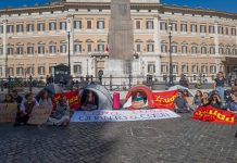 Tende a Montecitorio, domani in conferenza stampa. L’Unione degli Universitari: “Bernini una vergogna. La casa è Diritto allo Studio. Lottiamo per scegliere chi essere e in quale società vivere.”.